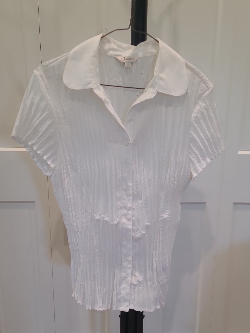 Jessica Vintage White Pleated Short-Sleeve Button-Down Blouse With Stretch